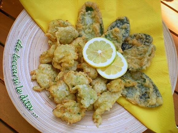 Zucchine e foglie di salvia fritte