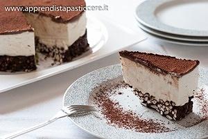 Torta al formaggio spalmabile con riso soffiato al cioccolato