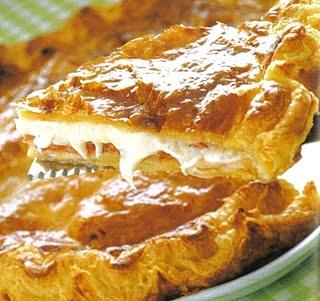 Sfogliata con mozzarella e prosciutto