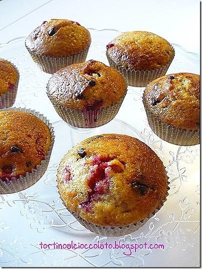 Muffin con ribes e gocce di cioccolato