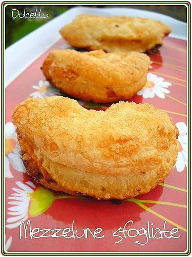 Mezzelune sfogliate con Nutella o marmellata