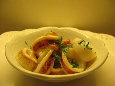 Calamarata con calamari e pesto di fiori di zucchina