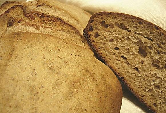 Pane integrale fatto in casa con pasta madre