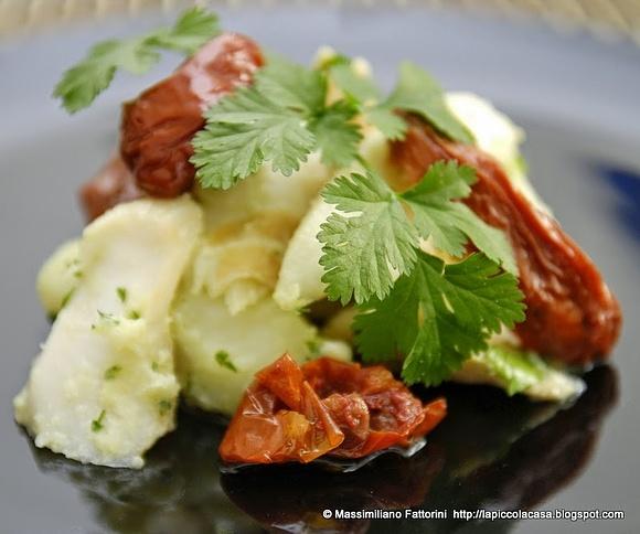 Stoccafisso con coriandolo e pomodori secchi sottolio