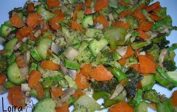 Contorno caldo di verdure cotte e calde