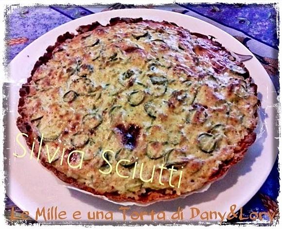 Torta di riso e zucchine con sfoglia di fette biscottate