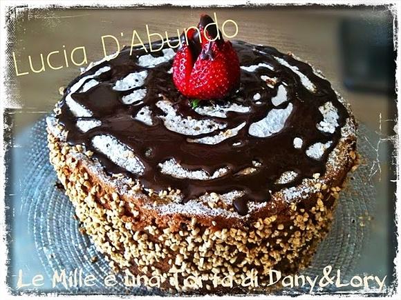 Chiffon cake all'arancia con glassa di cioccolato