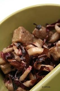 Seitan con radicchio e funghi shiitake secchi