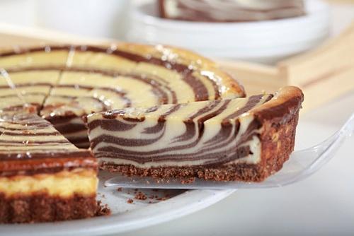 Cheesecake al cioccolato con uova di Pasqua