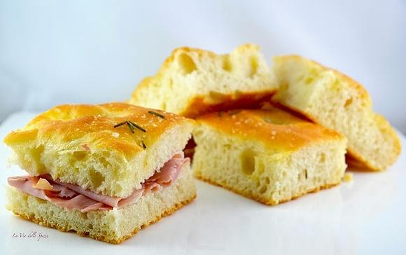 Focaccia alla panna acida