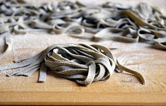 Tagliatelle con grano arso