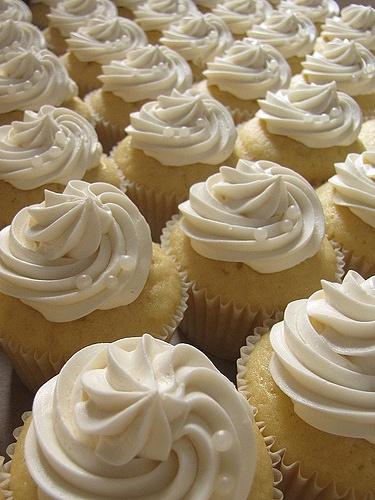 Candidi cupcake con crema al limone per matrimonio