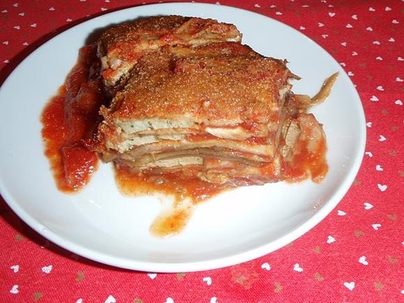 Parmigiana vegana con salsa al basilico e melanzane
