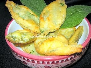 Foglie di salvia pastellate e fritte