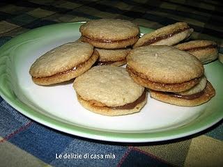 Nocciolata, mandorle e caffè: dolci croccanti alle mandorle