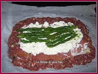 Polpettone con ricotta crudo e asparagi
