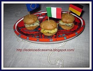Pan di Fanis con frittatina, stuzzichini semplici e gustosi