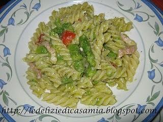 Fusilli con asparagi pancetta e pomodorini