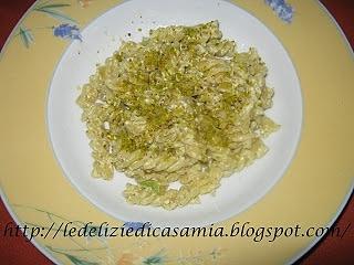 Fusilli con ricotta di capra e pistacchi