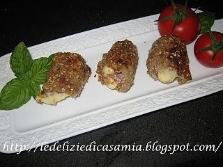 Involtino di carne con panatura croccante e prosciutto e formaggio