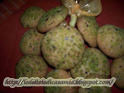Biscottini al pistacchio uvette e gocce di cioccolato
