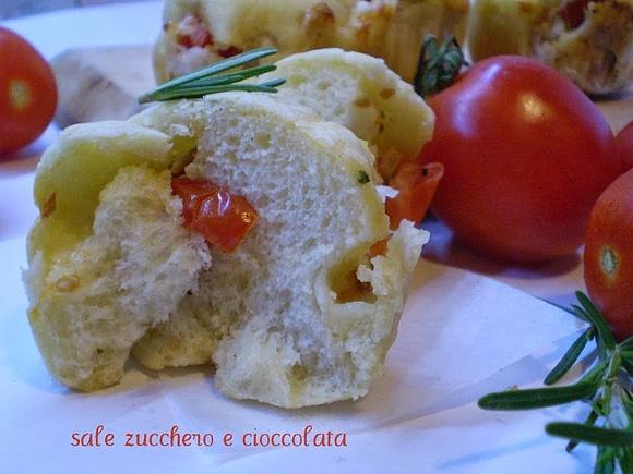 Muffin con pomodoro e alici