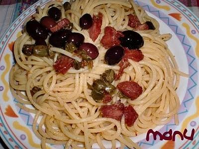 Spaghetti arrabbiati con n'duja e olive nere