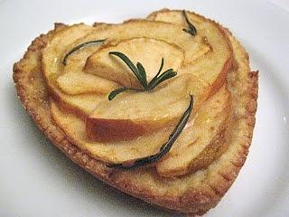 Torta di mele con burro salato e rosmarino