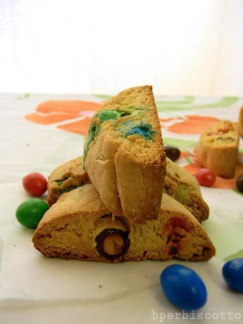 Biscotti al burro di arachidi e M&M's