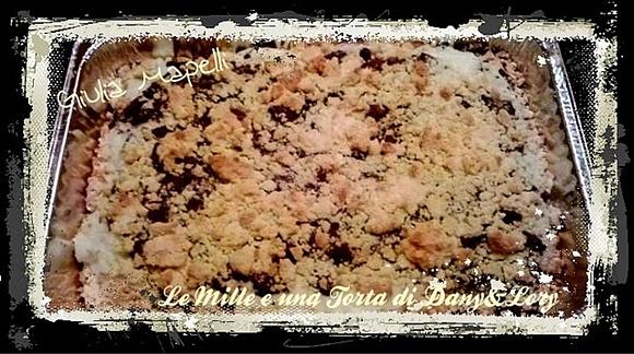 Sbriciolata ripiena con crema di cocco e scaglie di cioccolato