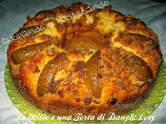 Ciambellone con ricotta e pere, granella di amaretti