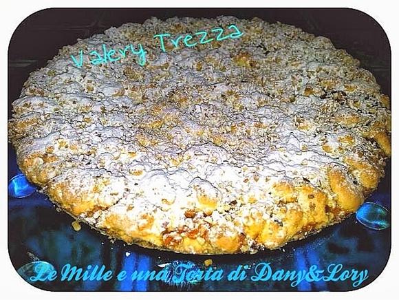 Sbrisolona con marmellata di albicocche e granella di nocciole