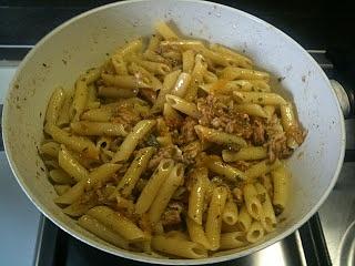Penne al tonno e peperoni, ricetta veloce e semplice