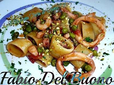 Calamarata con totani, piselli e pistacchio di Bronte