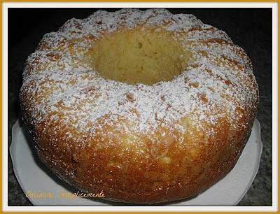 Ciambella allo yogurt greco morbida e gustosa