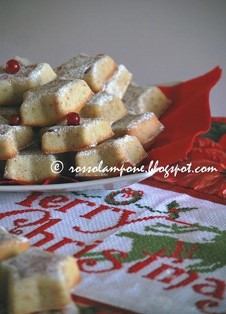 Stelline cocco e mandorle con gelatina di ribes