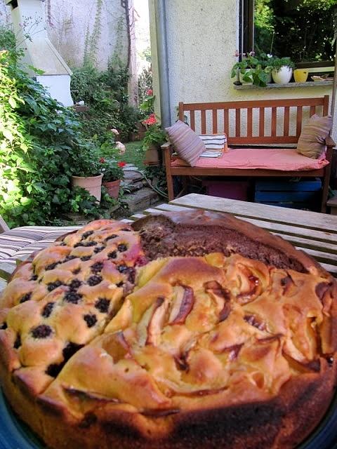 Torta con mele del bosco o more