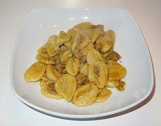 Strascinati con curry salsiccia e birra