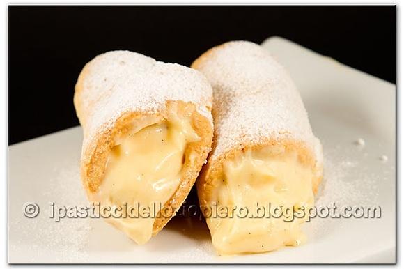 Cannoli di frolla con crema