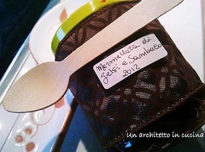 Marmellata di more di gelsi con zucchero aromatizzato ai fiori di sambuco