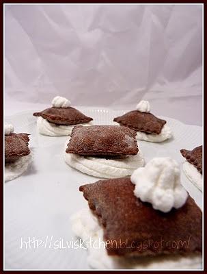 Ravioli al cacao con ripieno di zucca e amaretti