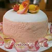 Il Bellissimo Mondo Di Antonella Decorating: Torta a 3 piani con cascata di  rose