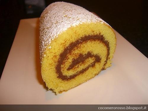 Rotolo di pan di spagna fatto in casa