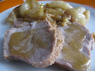 Filetto di maiale con cipolline e erbe aromatiche