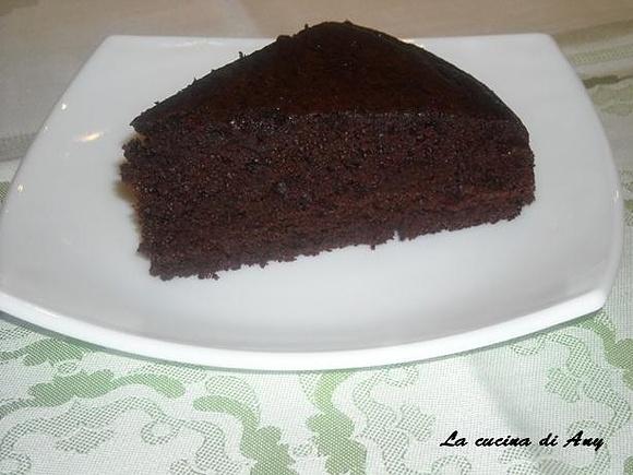 Torta morbida al cioccolato senza uova