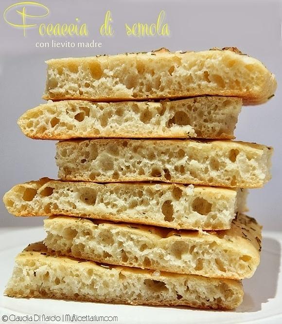 Focaccia di semola con rosmarino
