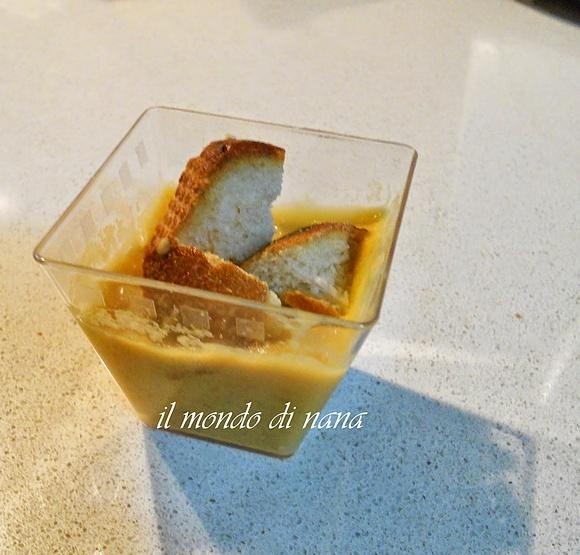 Bicchierino con crema di ceci e pane croccante