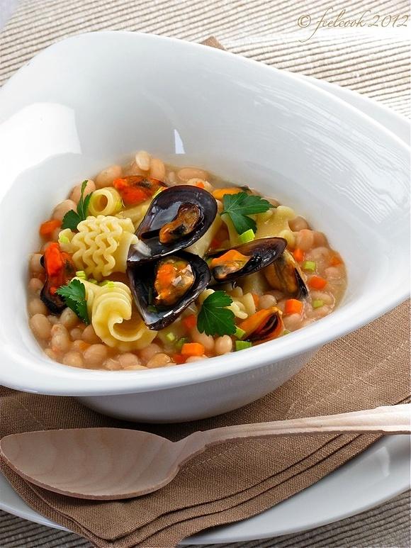 Zuppa di fagioli del Purgatorio con pasta mista e cozze