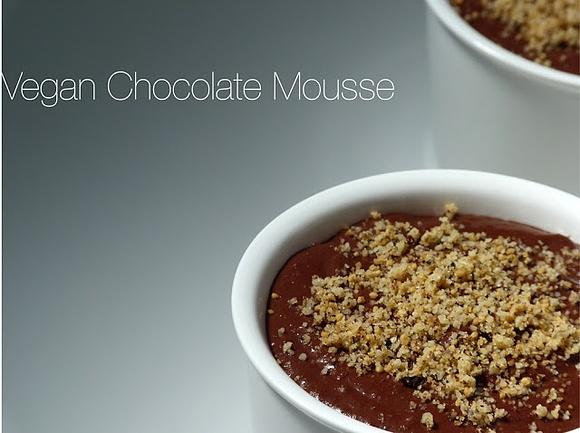 Mousse vegana al cioccolato con fagioli cannellini e noci