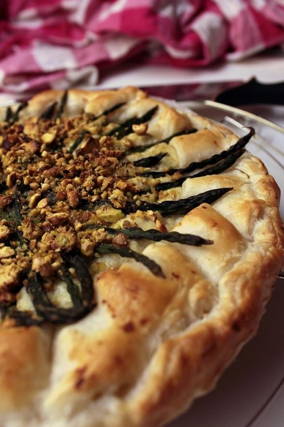 Torta salata ricotta e asparagi selvatici